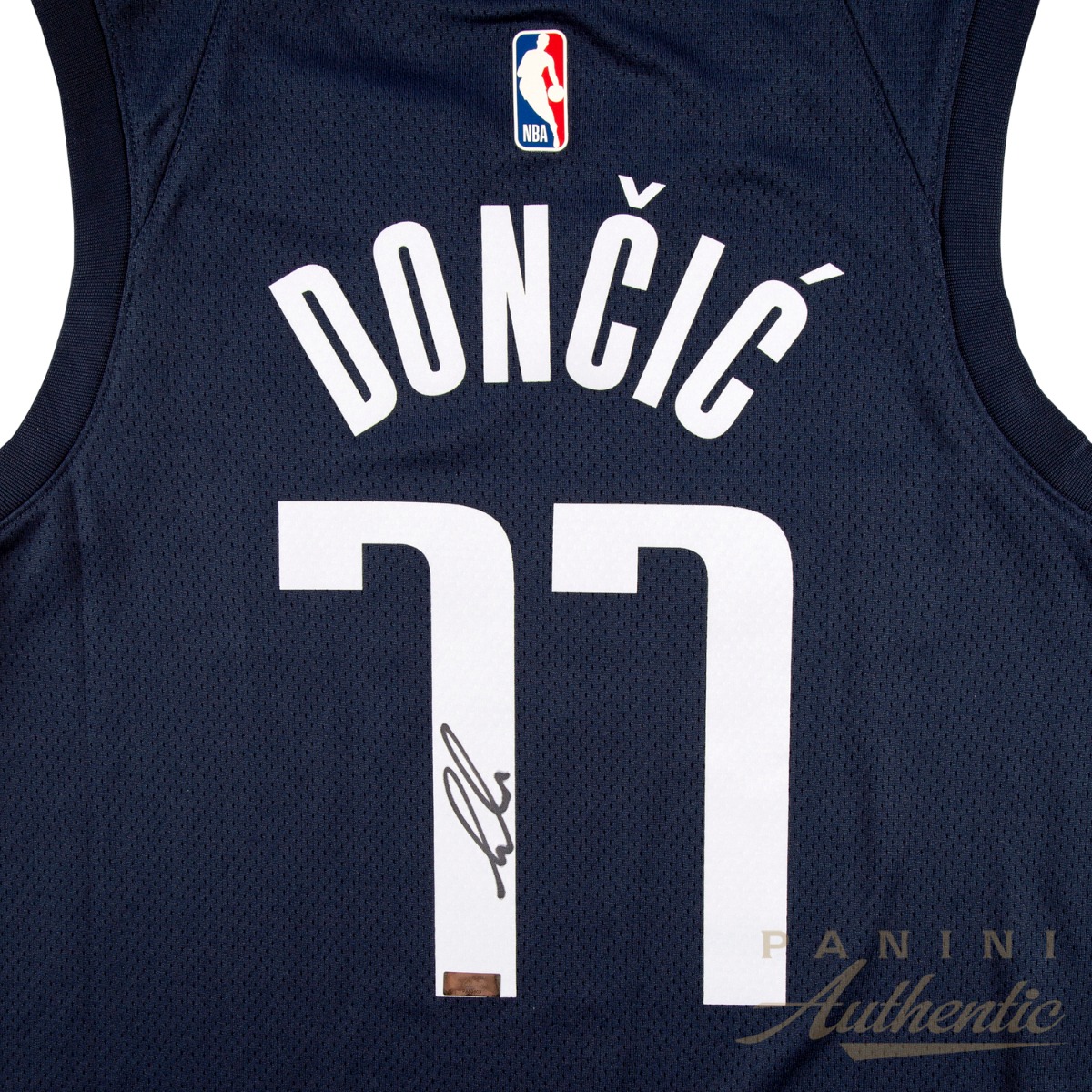 Luka Dončić Signed Dallas Mavericks Nike Swingman Navy Blue